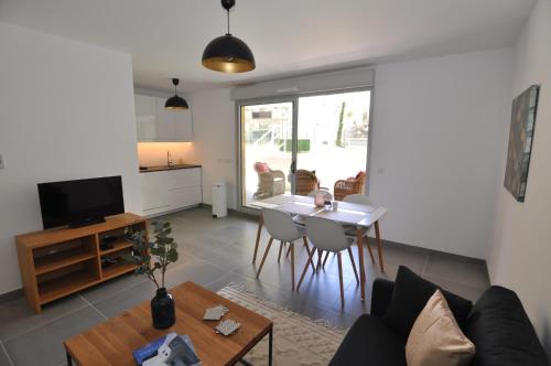 Appartement Fantastic Two-bedroom Apartment - Le Jardin des Iles 17 Chemin des Îles Antibes