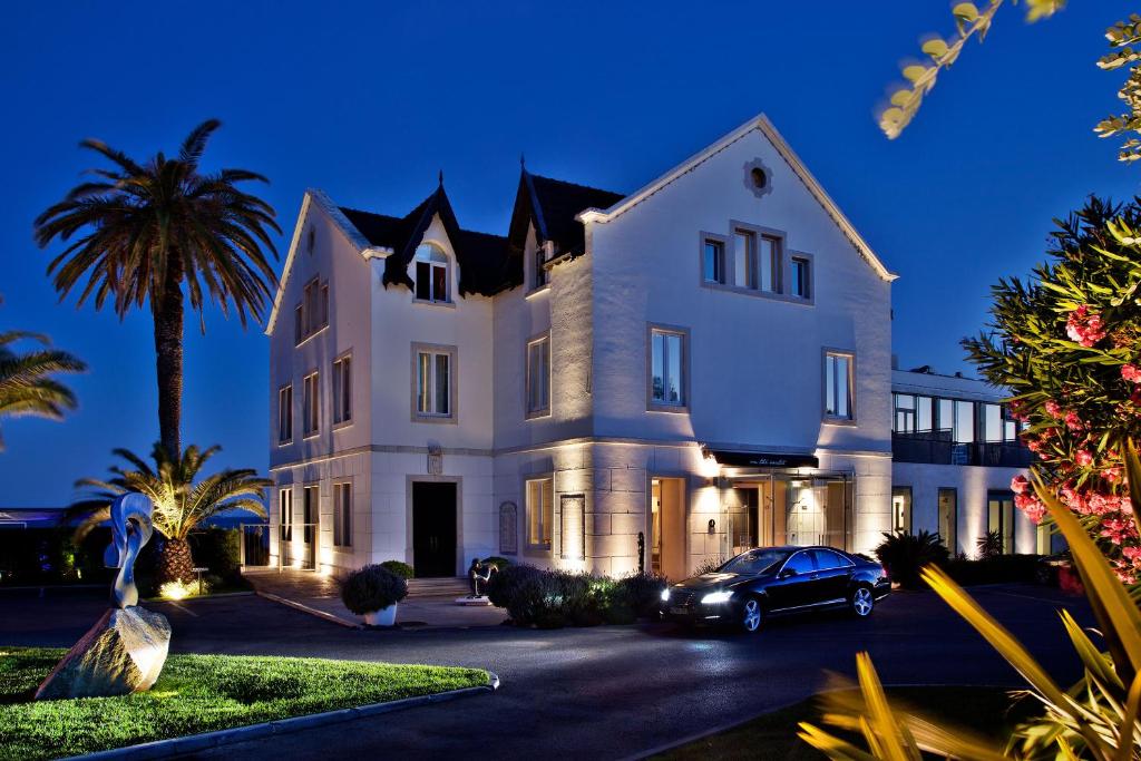 Hôtel Farol Hotel Avenida Rei Humberto II de Itália, 7, 2750-461 Cascais