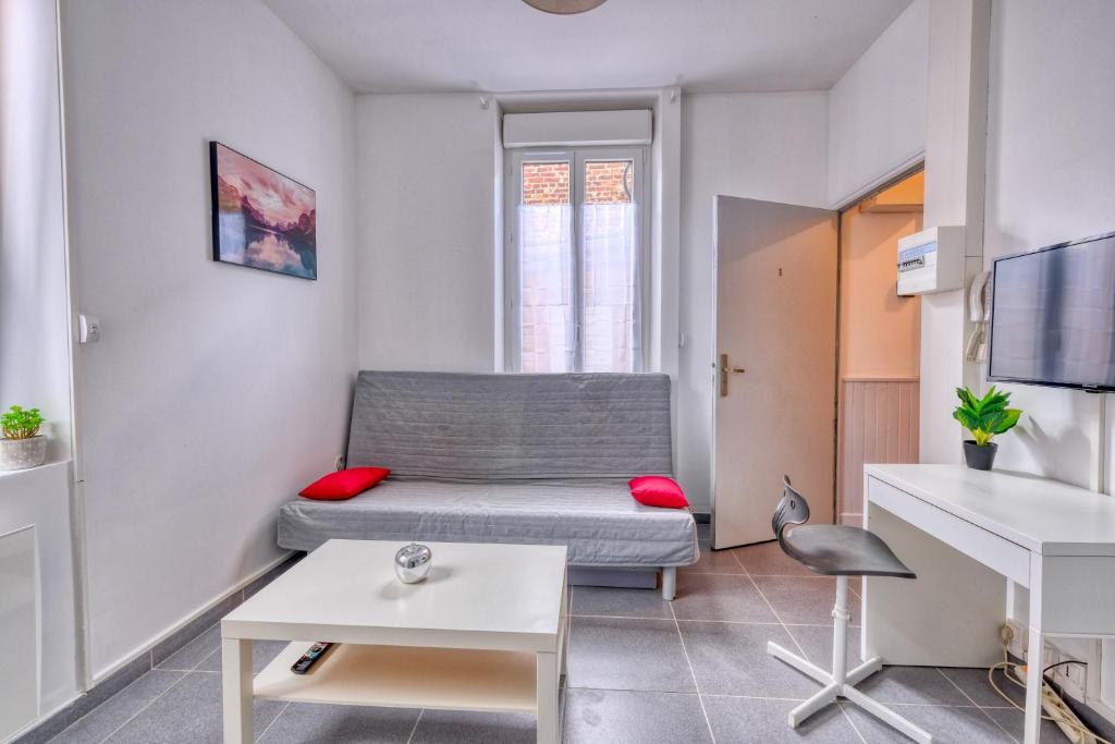 Appartement Faubourg 1 d'isle Studio Cosy proche gare IUT Appartement 1, rdc 16 Rue Jean Baptiste Clément, 02100 Saint-Quentin