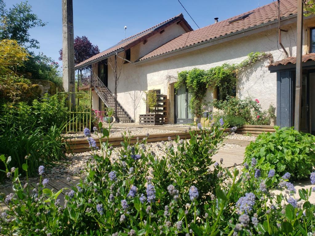 B&B / Chambre d'hôtes Fenêtre sur Loire Lieu dit Putinat, 71340 Iguerande