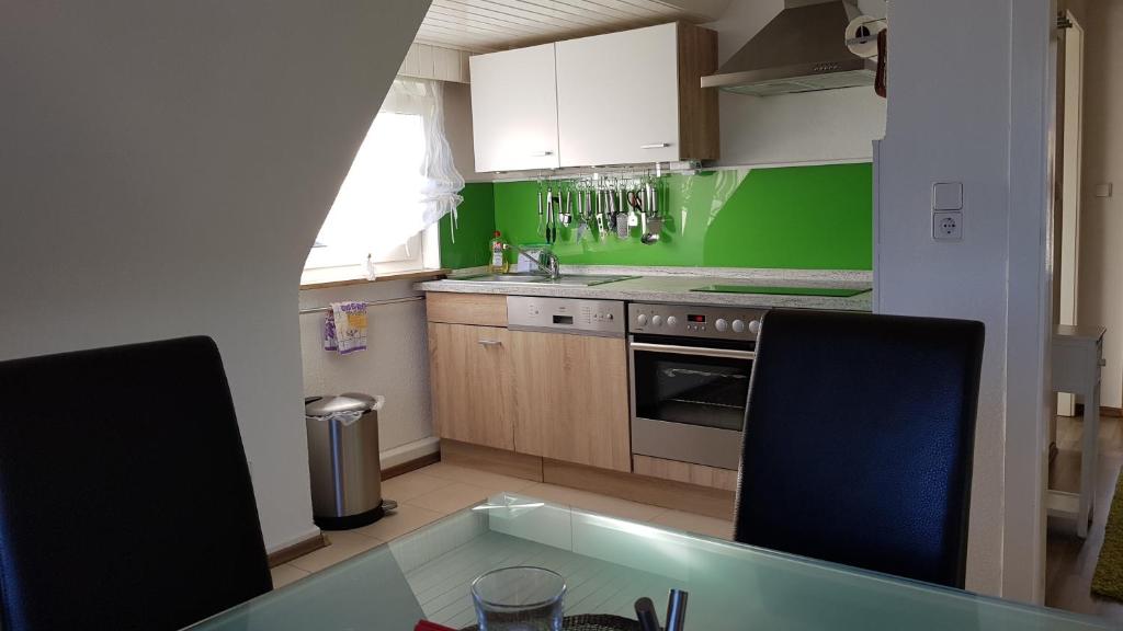 Appartement Ferien- Messewohnung nähe Köln-Messe Flughafen Bonn Wolkenburgweg 1, 51503 Rösrath