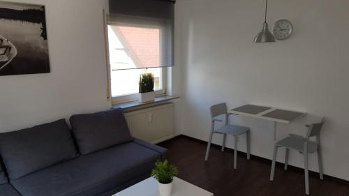 Appartement Ferien- und Businessapartment I Modern mit WLAN und Parkplatz nahe Zentrum, Automobil- und Tech-Firmen, Messe 22 Montessoristraße 1. OG Renningen