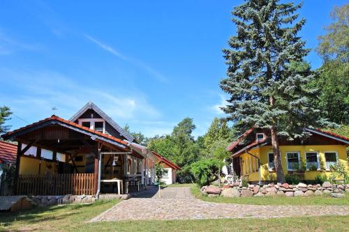 Maisons de vacances Ferienhaeuser am See Zechlinerhuet Am Zootzen 5 Rheinsberg