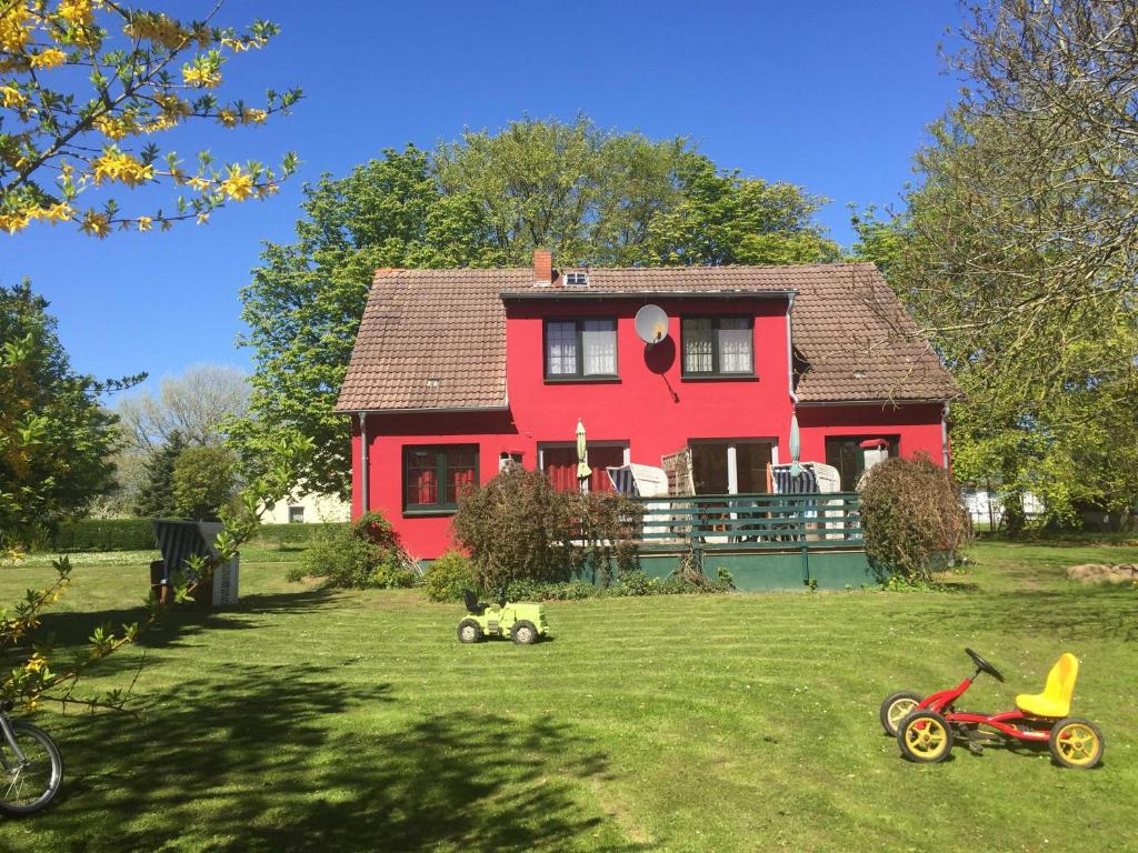 Séjour à la ferme Ferienhaus 1 _ Ferien im Gutspark Dorfstr. 5, 18556 Mattchow