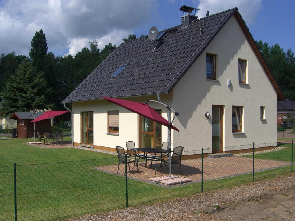 Appartements Ferienhaus am Hasenwinkel Am Hasenwinkel  25 a / b, 17449 Karlshagen