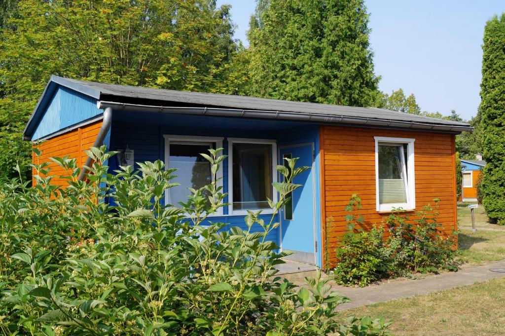 Maisons de vacances Ferienhaus am Luckower See Maikamp 11, 19406 Sternberg