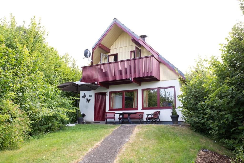 Maison de vacances Ferienhaus am See im Bergland \ 102 Brunnenstraße Seepark, 36275 Kirchheim