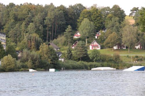 Maison de vacances Ferienhaus am See im Bergland \ 102 Brunnenstraße Seepark Kirchheim