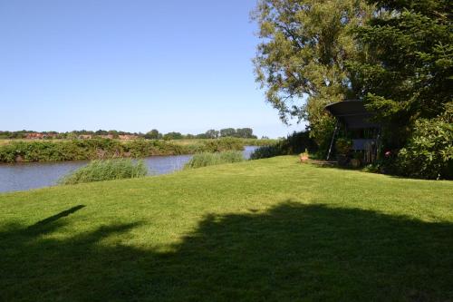 Maison de vacances Ferienhaus am Wasser (Knockster Tief) 9 Schleiweg Hinte