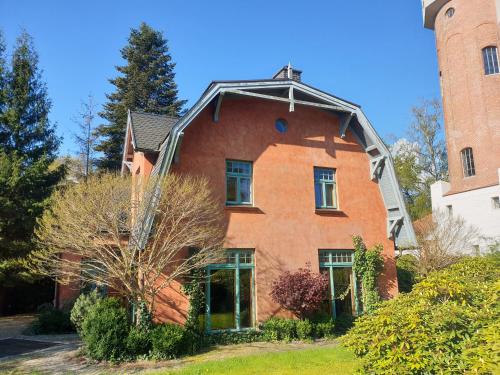 Maison de vacances Ferienhaus am Wasserturm für 6 Erwachsene und 9 Kinder Am Wasserturm 9 Graal-Müritz