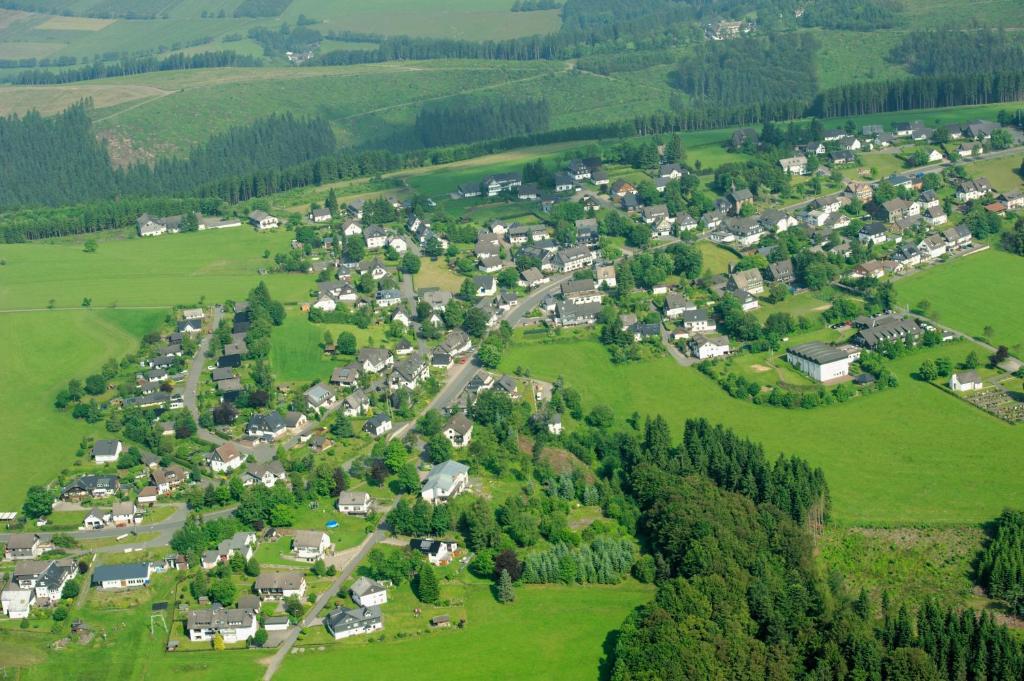 Maison de vacances Ferienhaus Astenblick für große Gruppen - Familienfeiern oder Betriebsfeiern Bundesstraße 14, 59955 Winterberg