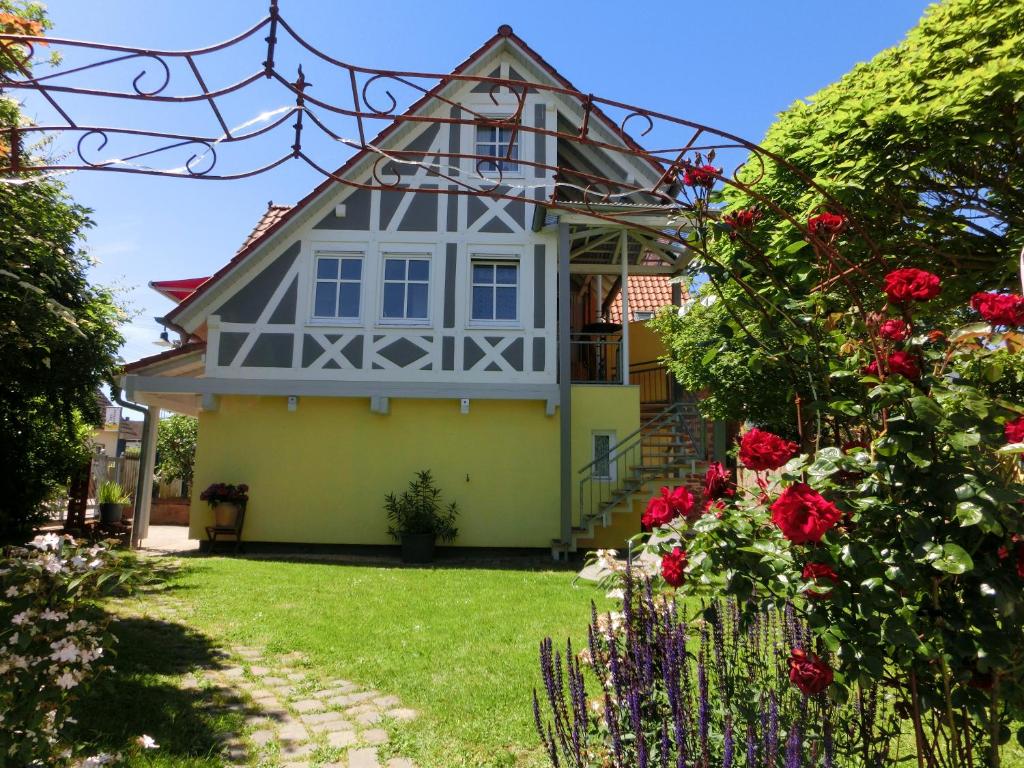 Appartements Ferienhaus Cartoonwerkstatt Hintergasse 9, 76889 Kapellen-Drusweiler