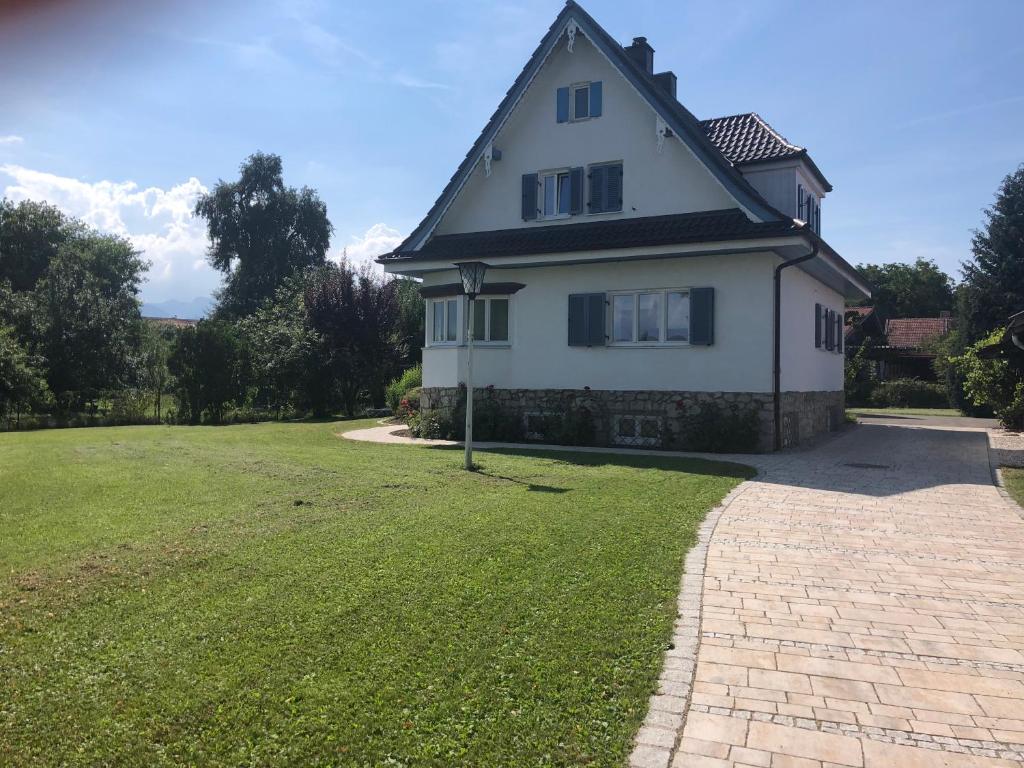 Maison de vacances Ferienhaus Chiemsee Feldwieserstraße 101, 83236 Übersee