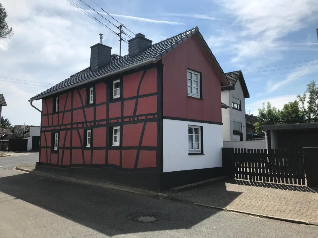 Maison de vacances Ferienhaus Eifeldömchen 16 Eifeldomstraße, 53902 Bad Münstereifel