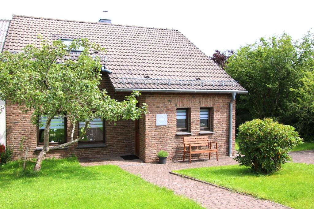 Maison de vacances Ferienhaus EifelNest 10 Hauptstraße, 54611 Scheid