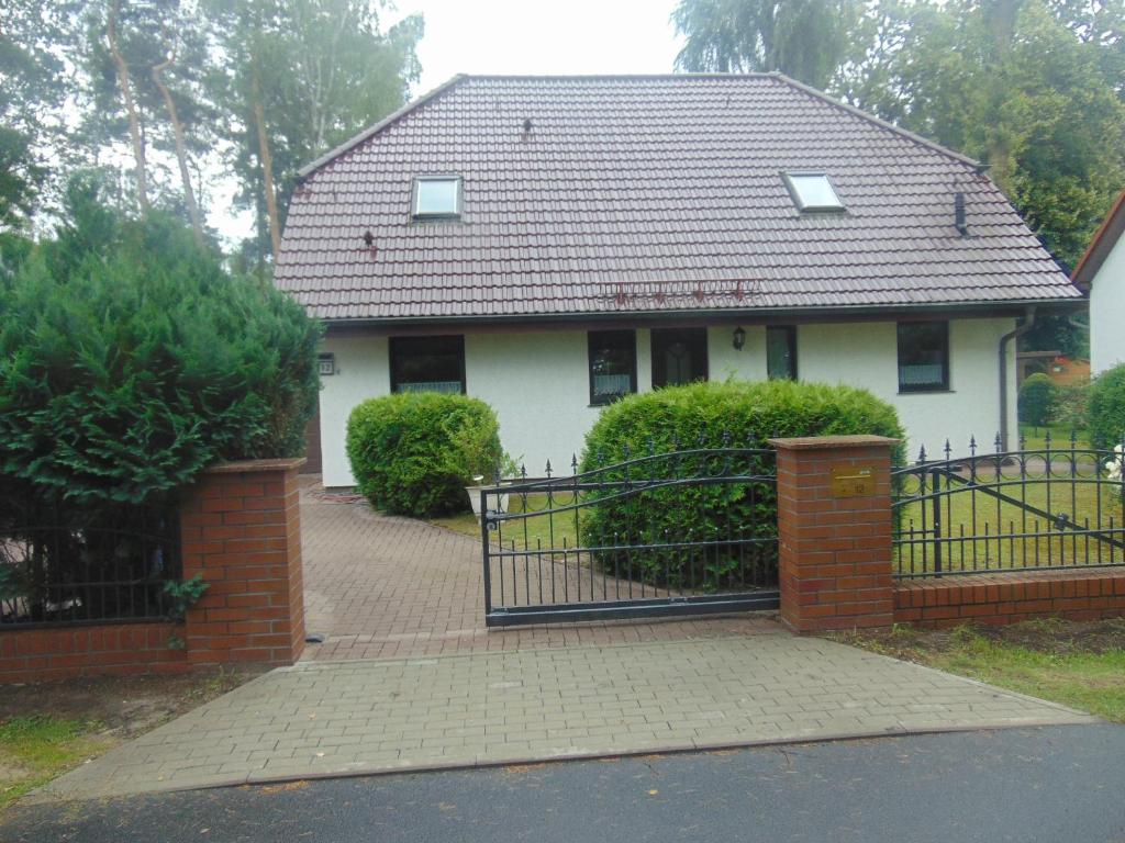 Maison de vacances Ferienhaus Emmelie Uferstrasse 12 Ortsteil Senzig, 15712 Königs Wusterhausen