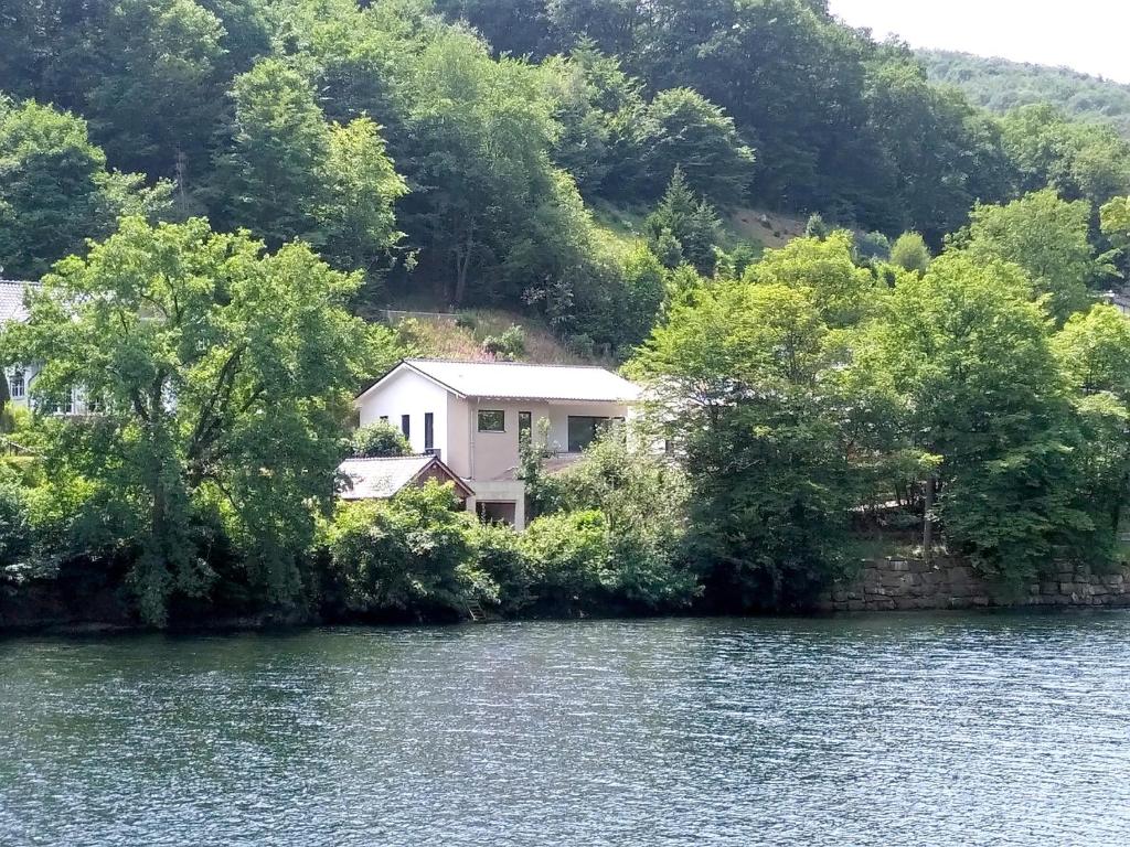 Maison de vacances Ferienhaus 'Freund am See' 3 Herbstbachtal 3, 52396 Heimbach