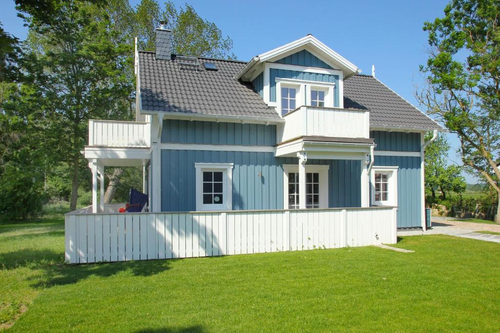 Maison de vacances Ferienhaus Freya Haus Terrasse, Meerblick Am Storchennest 23, 18556 Wiek auf Rügen