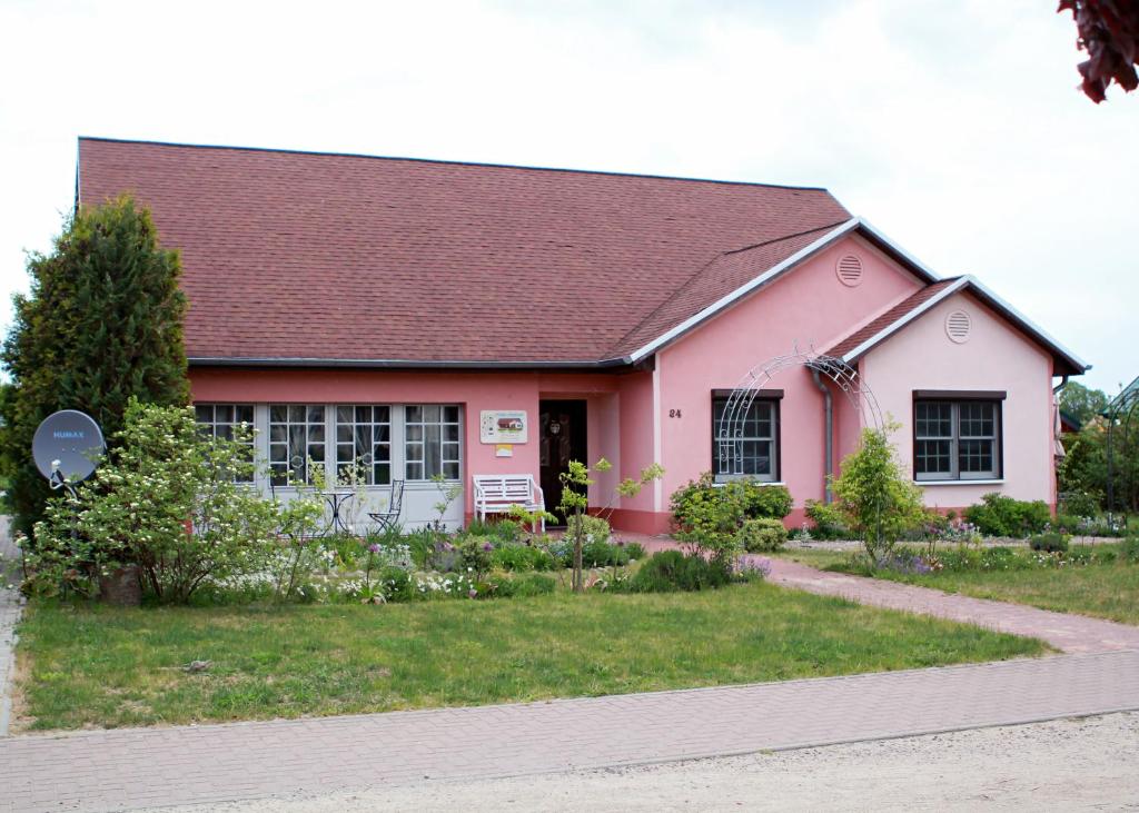Appartements Ferienhaus Friedrichswalde 24 Honiggasse, 16247 Friedrichswalde