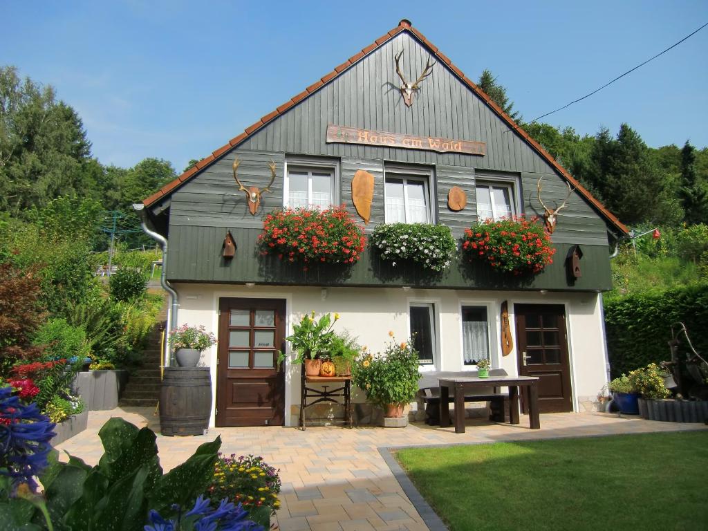 Maisons de vacances Ferienhaus Haus am Wald Thyrahöhe 9, 06536 Stolberg