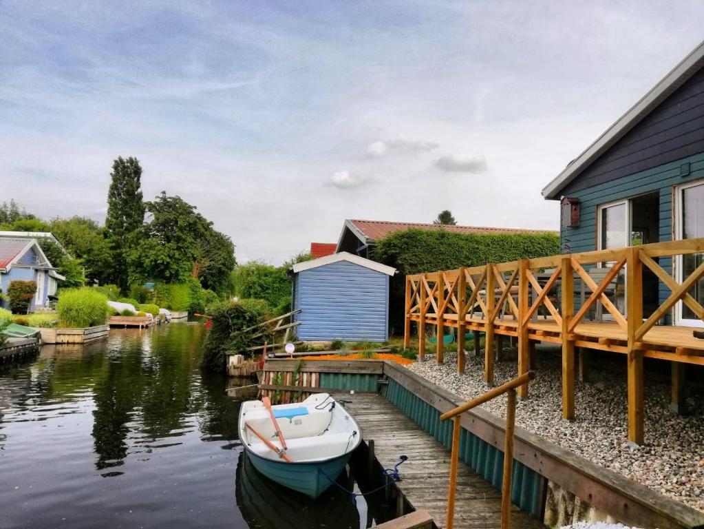 Maison de vacances Ferienhaus Heinkens Hoek mit eigenem Bootssteg 30 Heinkens Hoek, 26624 Südbrookmerland