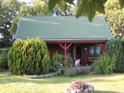 Maison de vacances Ferienhaus I.Winkler Warsower Weg (Blockbohlenhaus, nussbraun) Neukalen