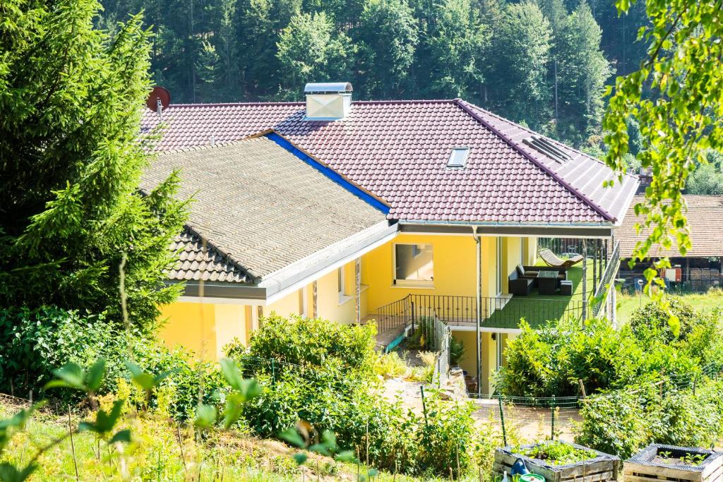 Maisons de vacances Ferienhaus Lacher Sonnenhalde 6, 72270 Baiersbronn