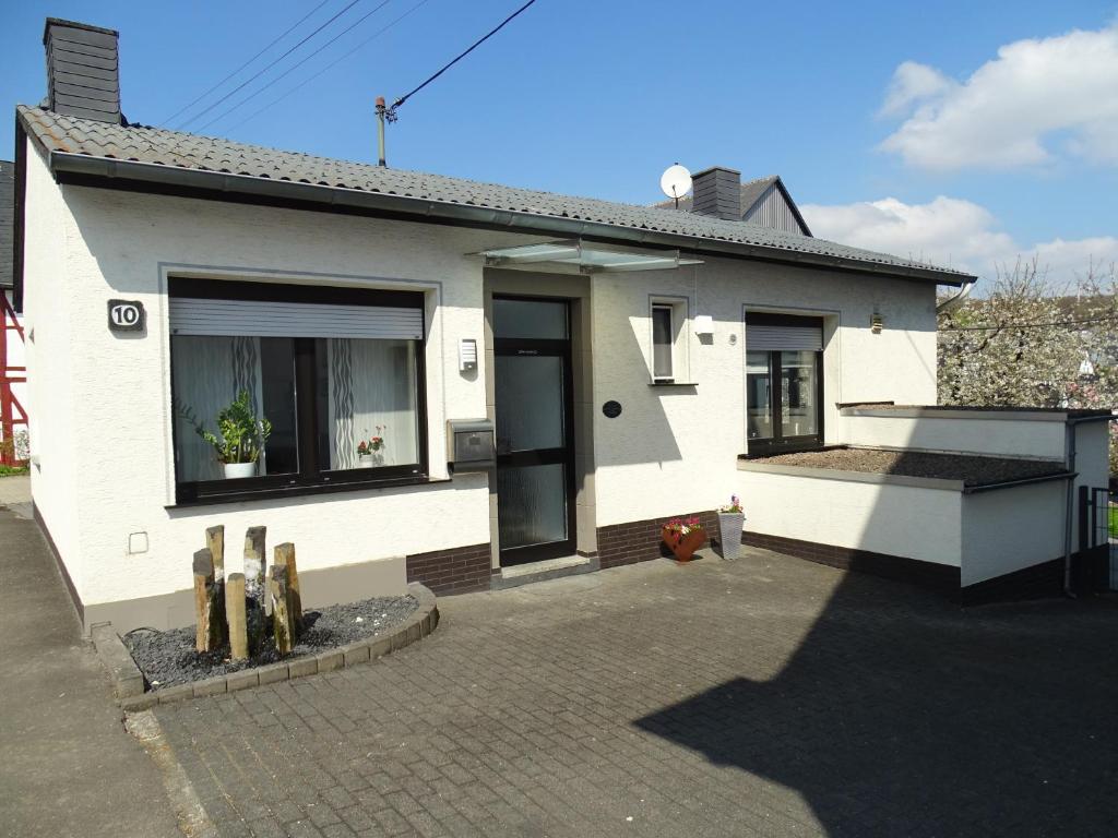 Appartement Ferienhaus Leo Hesweilerstraße 10, 56865 Blankenrath