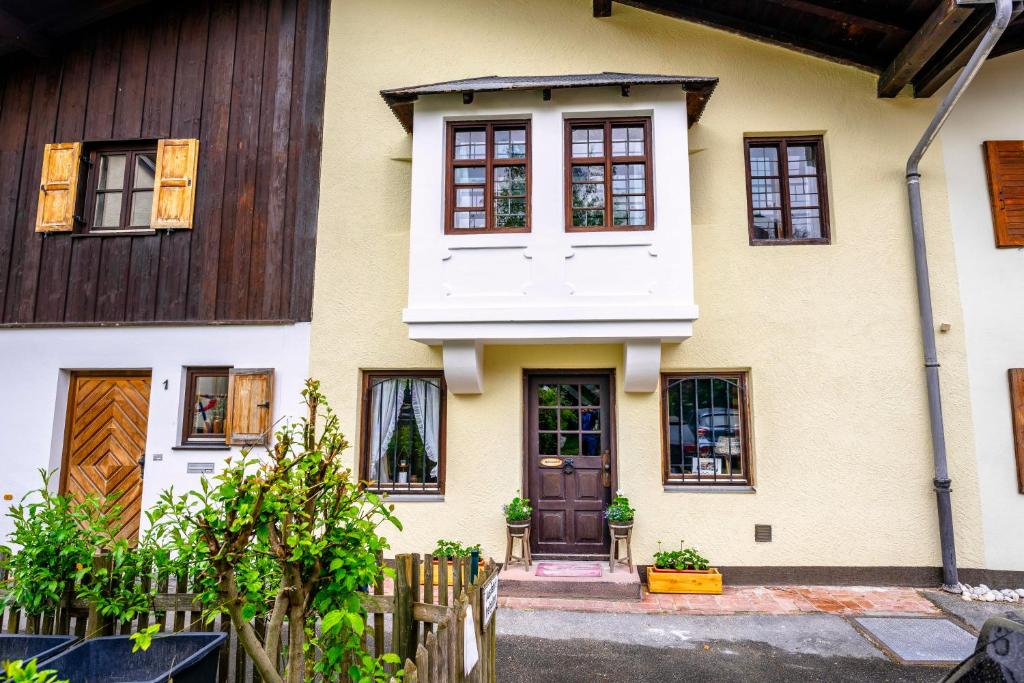 Maison de vacances Ferienhaus Malerwinkel Malerweg 3, 82481 Mittenwald