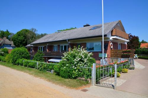 Appartements Ferienhaus Petersen Am Charlottenheim 2 Wyk auf Föhr