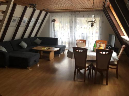 Ferienhaus-Rosensteig-128-im-Feriendorf-Eichwald Gossersweiler-Stein allemagne