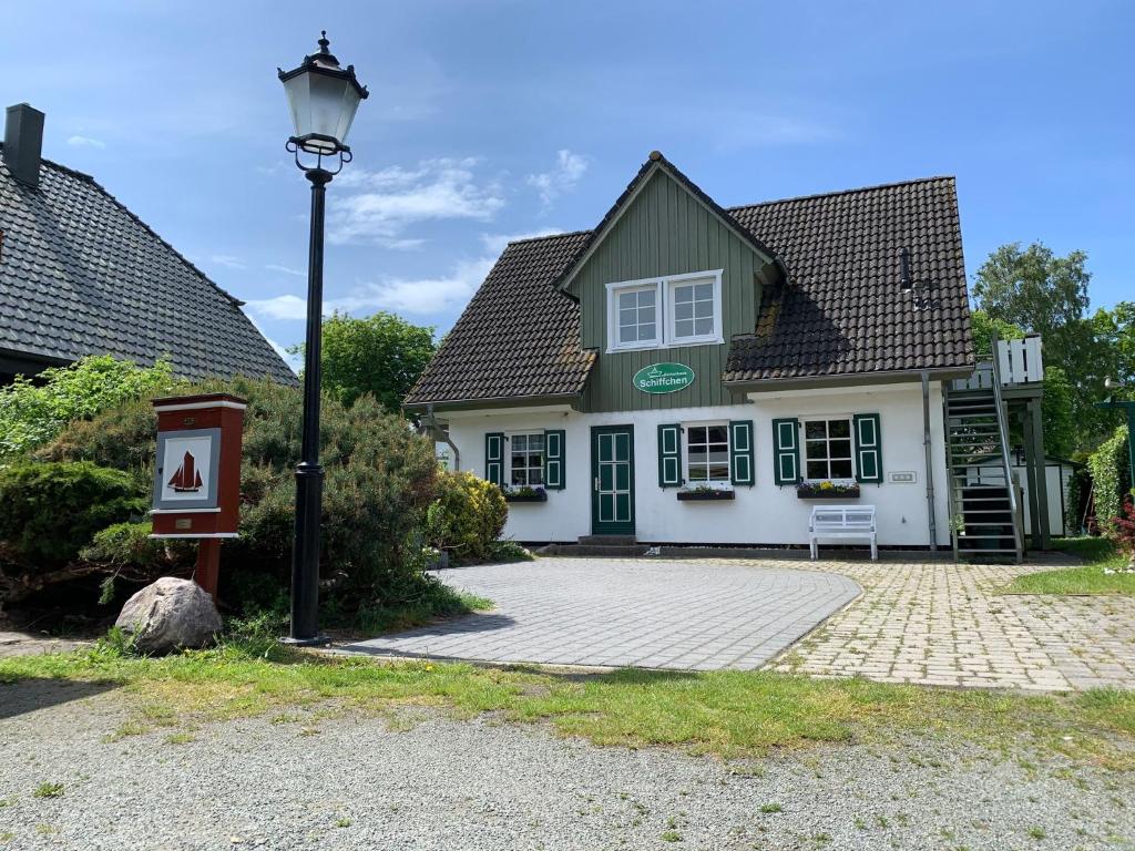 Appartement Ferienhaus Schiffchen \ Buchenstraße 12B, 18375 Prerow