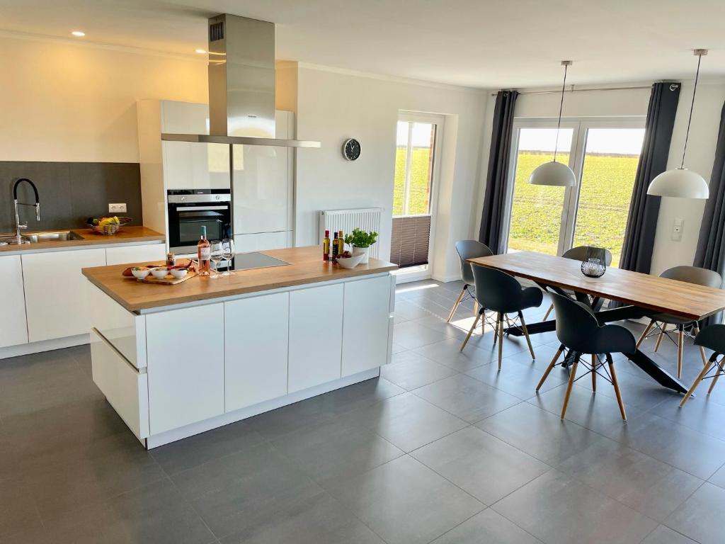 Maison de vacances Ferienhaus Sundowner FH6 Westermarkelsdorf 1, 23769 Fehmarn