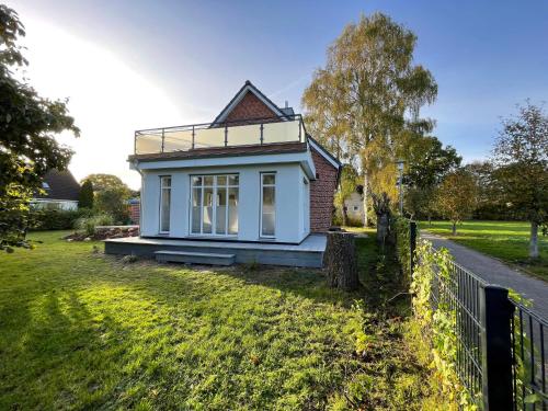 Maison de vacances Ferienhaus Tage am Meer 3 SZ 3 Bäder, mit Dachterrasse by Unsere Urlaubszeit Ostlandstr. 18 Kellenhusen