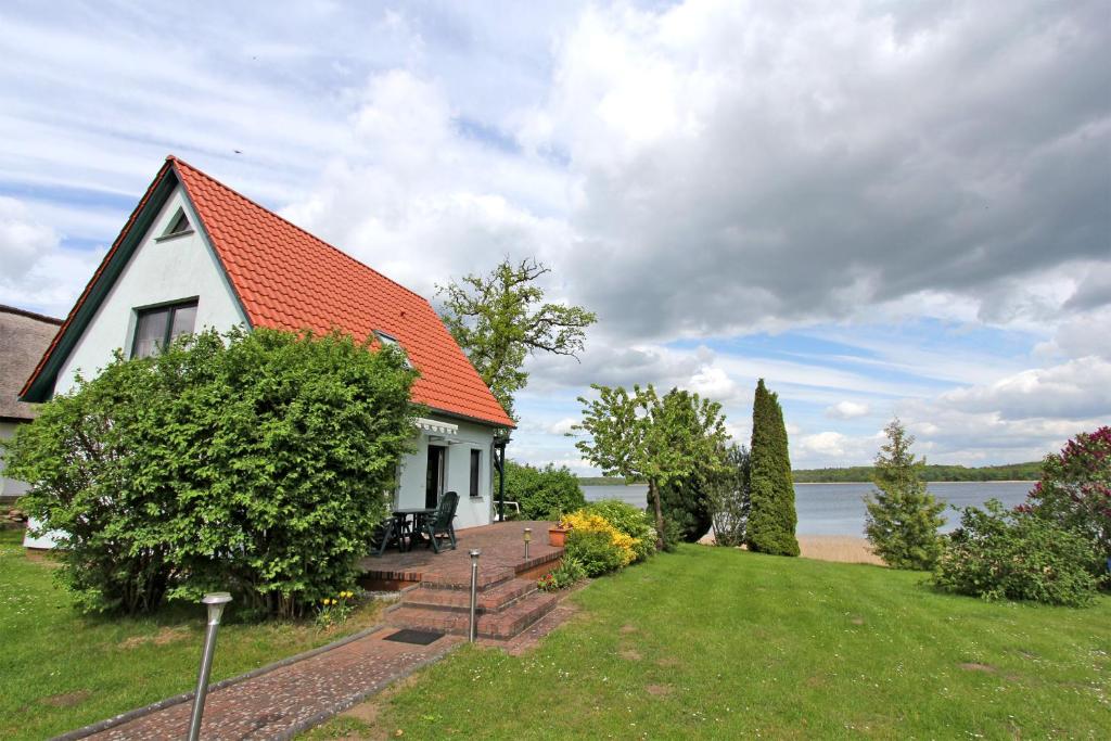 Maison de vacances Ferienhaus Torgelow am See SEE 8131 Am Seeufer, 17192 Torgelow am See