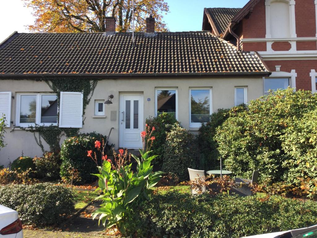 Maisons de vacances Ferienhaus Us lütt Hus und das Zimmer Linde im Haupthaus Arp-Schnitker-Straße 2, 26121 Oldenbourg