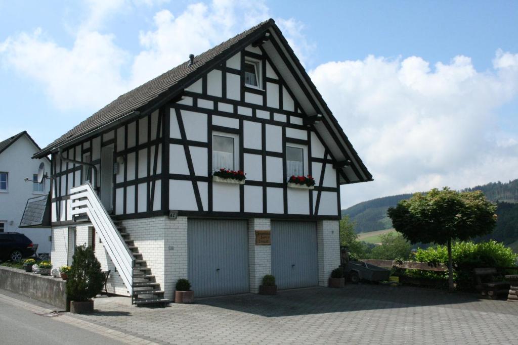 Maison de vacances Ferienhaus Zur Ennest Auf der Ennest 4c, 57392 Schmallenberg