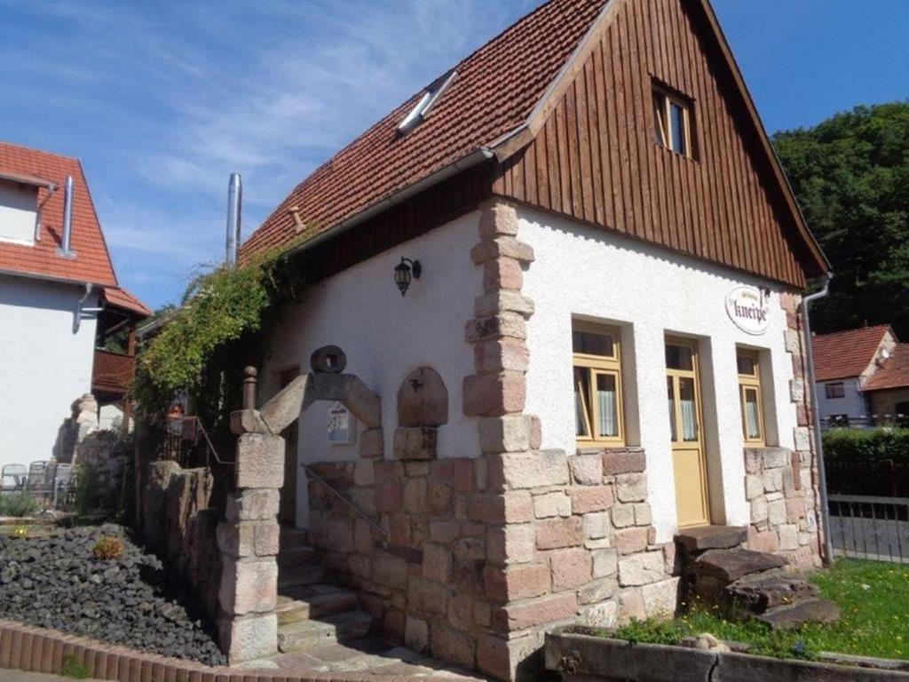 Maison de vacances Ferienhaus Zur kleinen Kneipe 5 Obere Dorfgasse, 97650 Fladungen