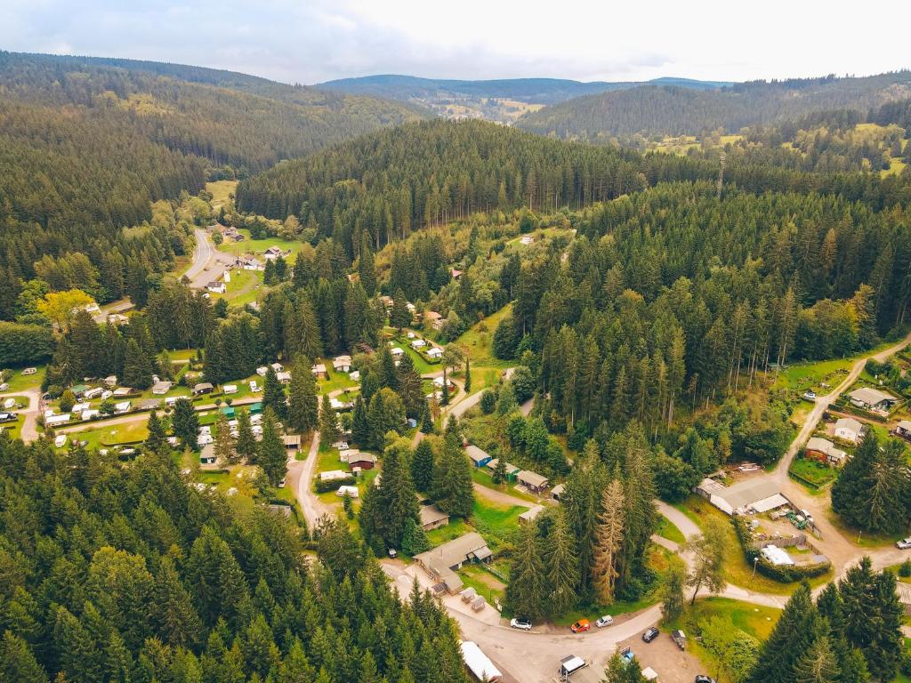 Maisons de vacances Ferienhäuser & Bungalows - Naturcamp Meyersgrund im Thüringer Wald 91 Schmücker Straße, 98693 Ilmenau