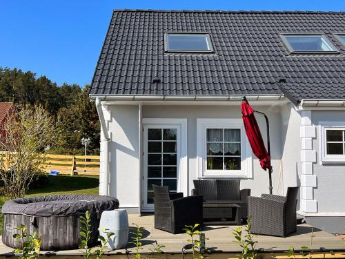 Maison de vacances Ferienhäuser Insel Usedom Haus Mila 6 - Mit Blick aufs Achterwasser! Zeltplatzstraße 1 Haus 6 Lütow