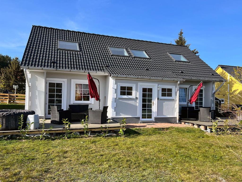 Maison de vacances Ferienhäuser Insel Usedom Haus Samara 8 - Mit Blick aufs Achterwasser! 1 Zeltplatzstraße, 17440 Lütow