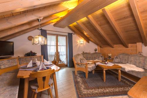 Appartements Ferienhäuser Werdenfels Pechhüttenweg 4+6 Mittenwald