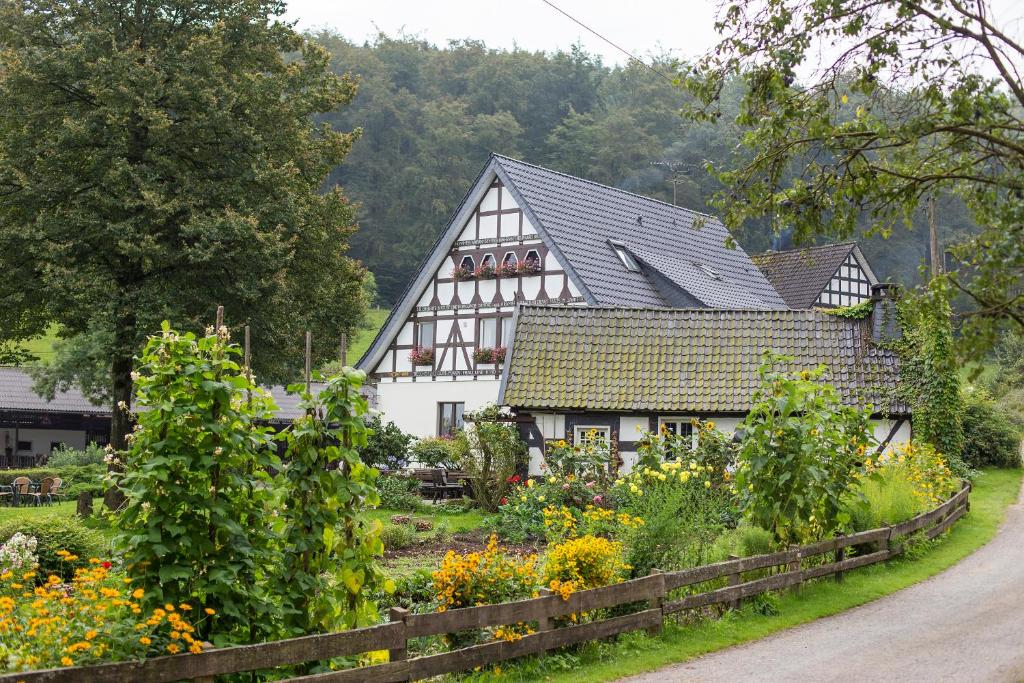 Appartements Ferienhof Richard 2 Haus Petmecke, 57368 Lennestadt