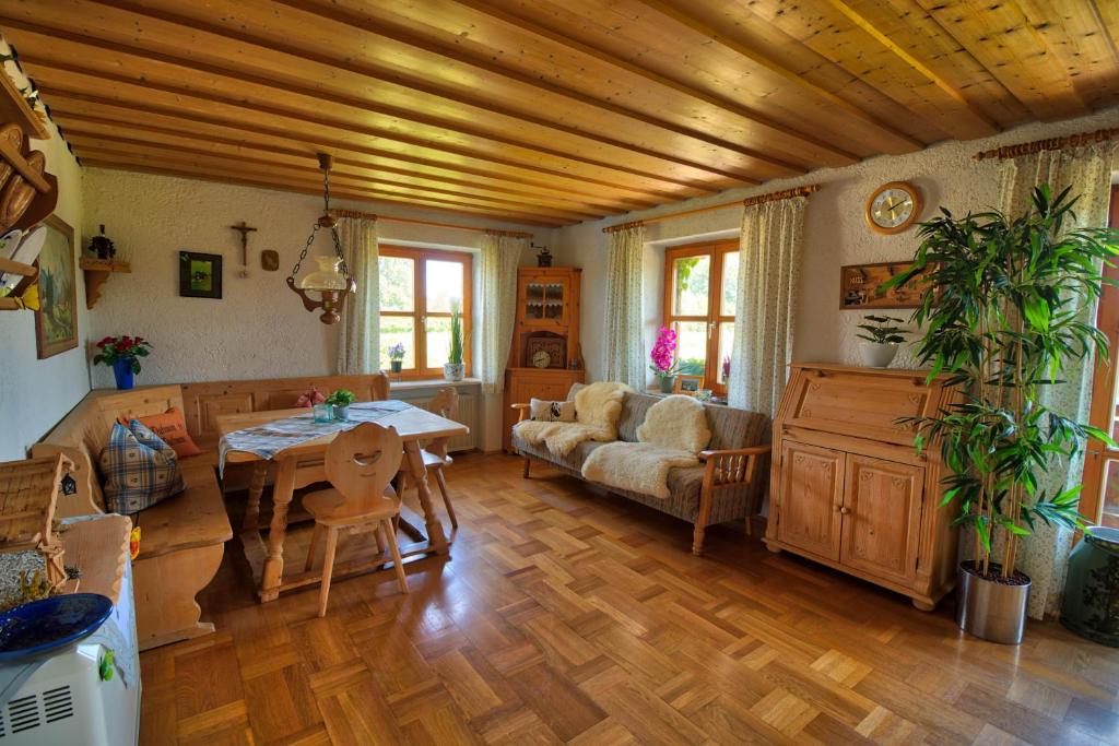Appartement Feriensuite-auf-dem-Bauernhof-fuer-2-3-Personen-im-Herzen-Niederbayerns Auenweg 21, 94437 Mamming