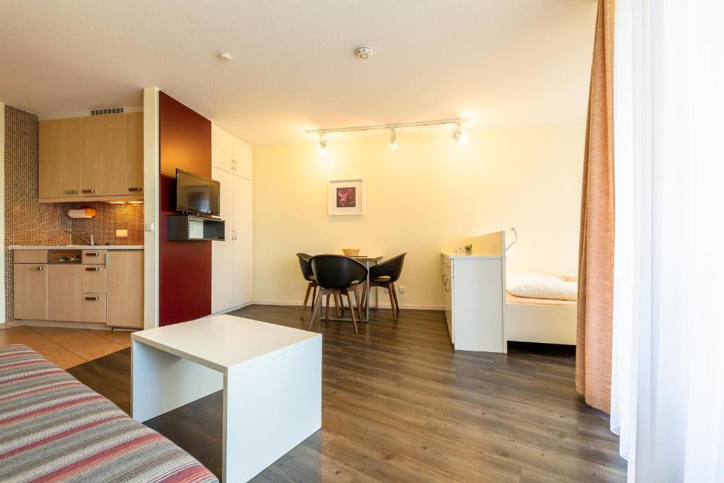 Appartement Ferienwohnpark Immenstaad am Bodensee Ein-Zimmer-Apartment 55 11 Gehrenbergstr. 50, 88090 Immenstaad am Bodensee