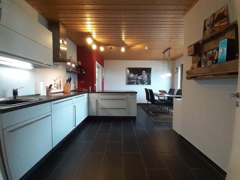 Appartement Ferienwohnung 75m² Terrasse Parkplatz WallBox Nürburgring 6 In der Warth, 56729 Herresbach