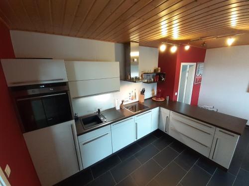 Ferienwohnung 75m² Terrasse Parkplatz WallBox Nürburgring Herresbach allemagne