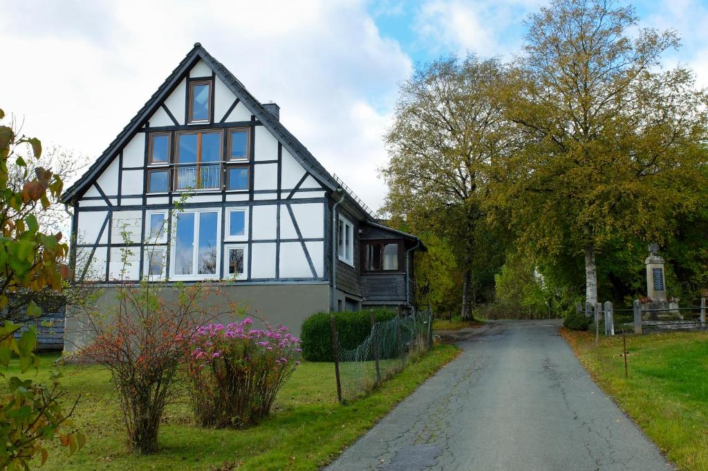 Appartement Ferienwohnung am Denkmal 9 In der Müsse, 57319 Bad Berleburg