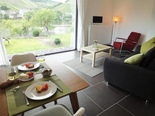 Appartements Ferienwohnung am Moselufer In der Furth 19 Zell