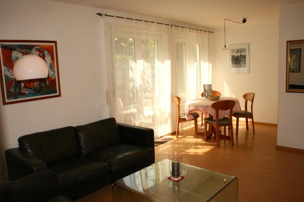 Appartement Ferienwohnung am Schlosspark Lützelsachsener Straße 29, 69469 Weinheim